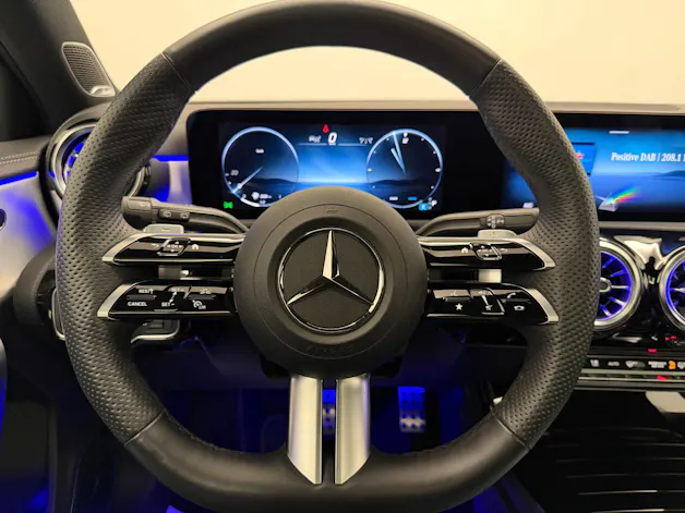 MERCEDES-BENZ A-Klasse W177 A 250 AMG Line 4m