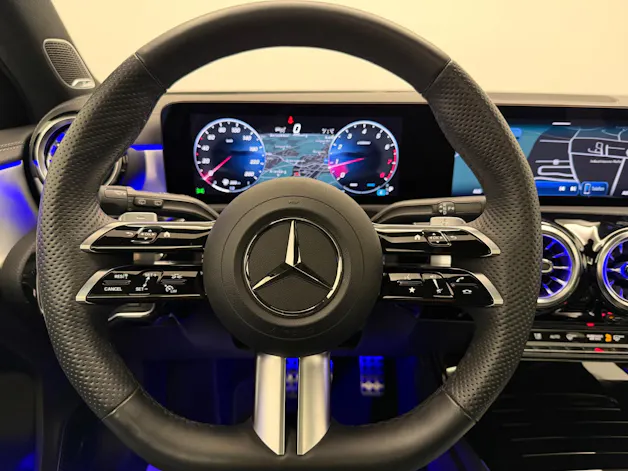 MERCEDES-BENZ A-Klasse W177 A 250 AMG Line 4m
