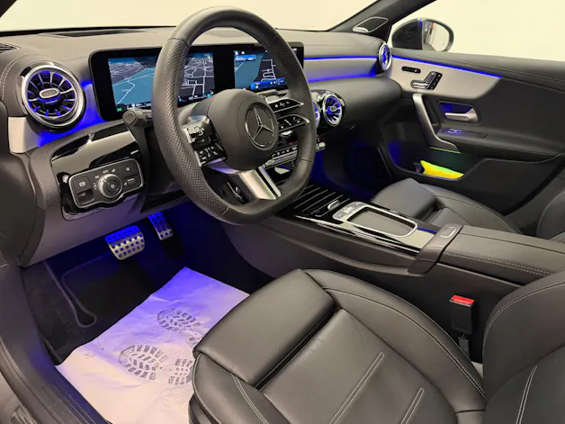 MERCEDES-BENZ A-Klasse W177 A 250 AMG Line 4m