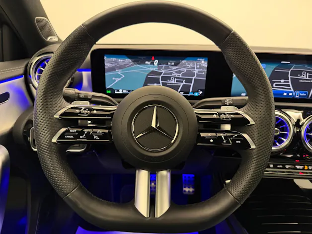MERCEDES-BENZ A-Klasse W177 A 250 AMG Line 4m