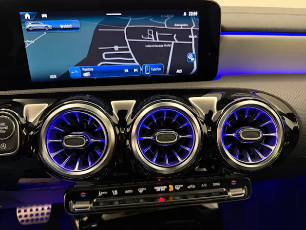 MERCEDES-BENZ A-Klasse W177 A 250 AMG Line 4m