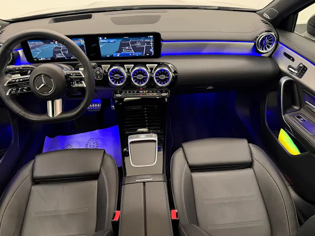 MERCEDES-BENZ A-Klasse W177 A 250 AMG Line 4m