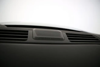 https://vehicle.imgix.net/4464118/02da9bbc-d583-45d3-a5e4-1c5b9adfb51b.jpg