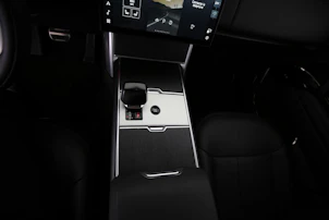 Fahrzeugbild LAND ROVER Range Rover 4.4 V8 SV LWB