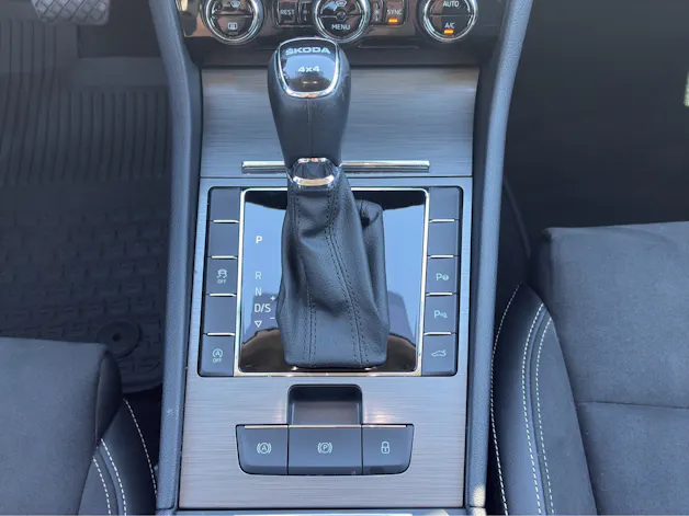 SKODA Superb Combi 2.0 TDI 200 Style 4x4 DSG