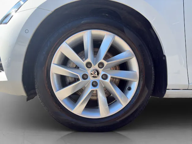 SKODA Superb Combi 2.0 TDI 200 Style 4x4 DSG