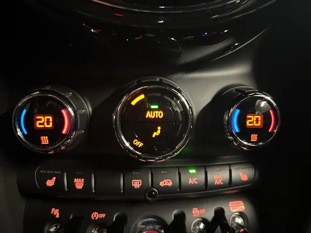 MINI Cabrio 2.0i John Cooper Works JCW