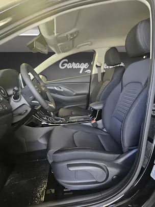 HYUNDAI i30 1.5 T-GDi Amplia