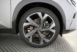 https://vehicle.imgix.net/4465028/02e3b391-96b4-4539-8e38-5ea9bee9fa5f.jpg