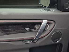 Fahrzeugbild LAND ROVER Discovery Sport 2.0 Si4 290 Black Edition