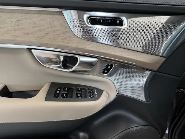 VOLVO XC90 2.0 T8 TE XCLUSIVE Edition Dark eAWD