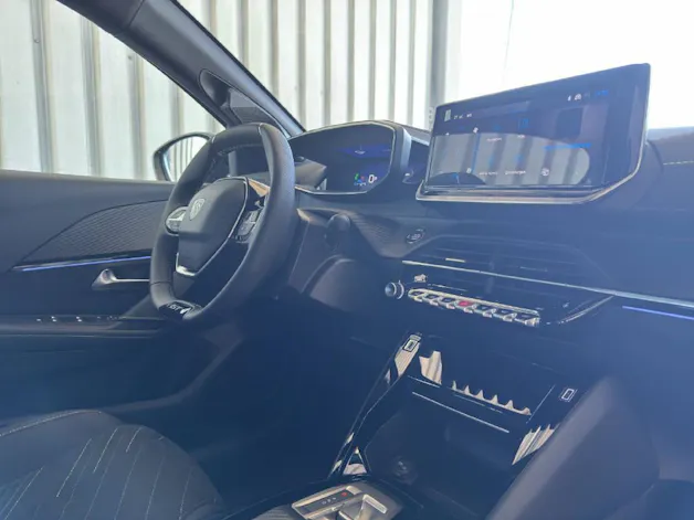 PEUGEOT 208 1.2 Hybrid 145 GT Exclusive