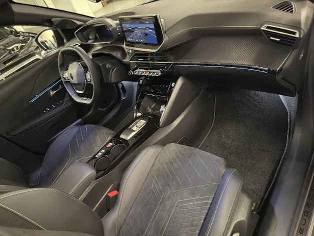 PEUGEOT 208 1.2 Hybrid 145 GT Exclusive
