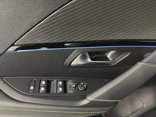 PEUGEOT 208 1.2 Hybrid 145 GT Exclusive