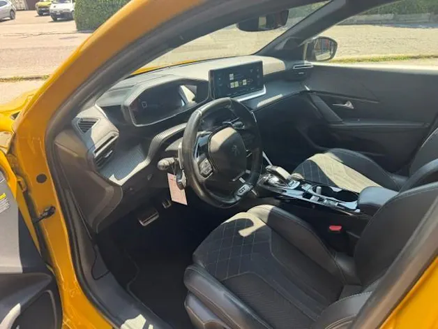 PEUGEOT 208 1.2 PureTech 100 GT