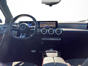 MERCEDES-BENZ A 250 AMG Line 4Matic