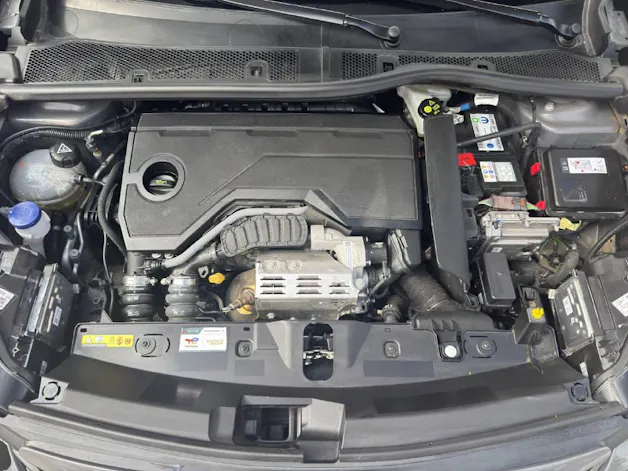 PEUGEOT 2008 1.2 Hybrid 145 GT