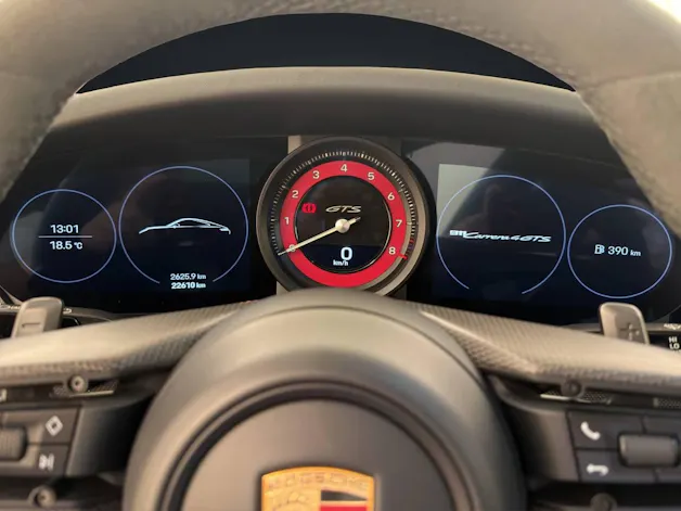 PORSCHE 911 Carrera 4 GTS