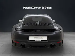 PORSCHE 911 Carrera 4 GTS