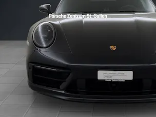 PORSCHE 911 Carrera 4 GTS