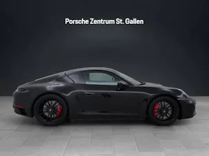 PORSCHE 911 Carrera 4 GTS