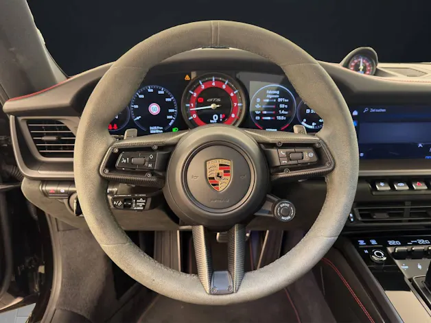 PORSCHE 911 Carrera 4 GTS