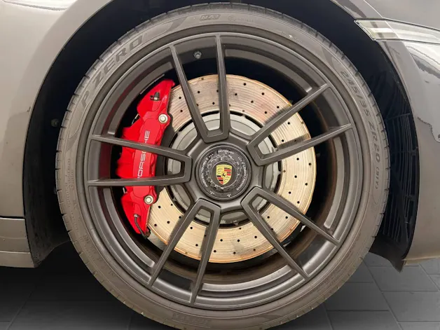 PORSCHE 911 Carrera 4 GTS