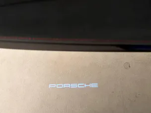 PORSCHE 911 Carrera 4 GTS