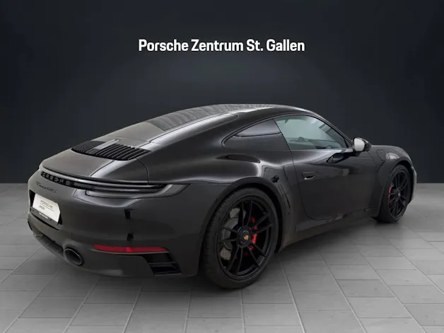 PORSCHE 911 Carrera 4 GTS