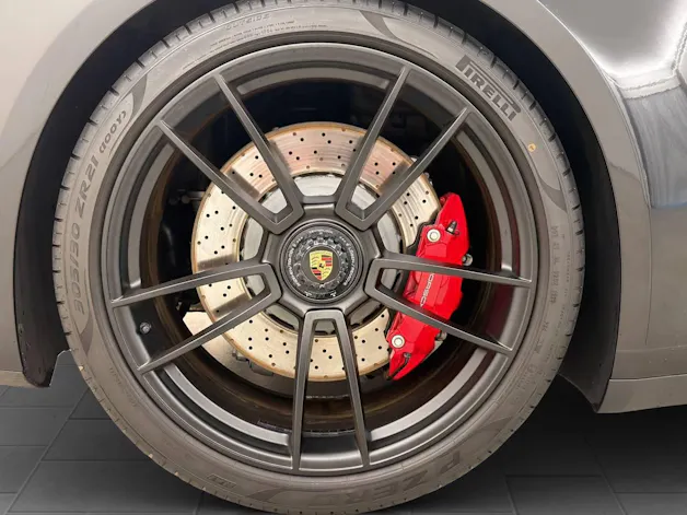PORSCHE 911 Carrera 4 GTS