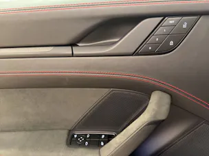 PORSCHE 911 Carrera 4 GTS