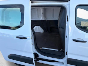 https://vehicle.imgix.net/4465525/4ddeba8d-3379-411b-a08d-afa14e4a9e8d.jpg
