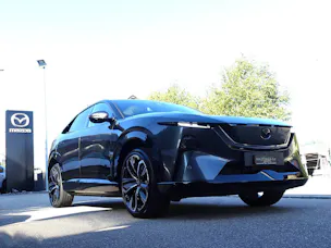 MAZDA CX-6e Takumi