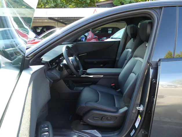 MAZDA CX-6e Takumi