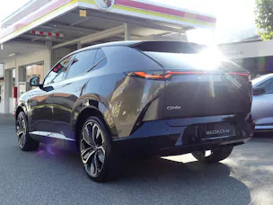 MAZDA CX-6e Takumi