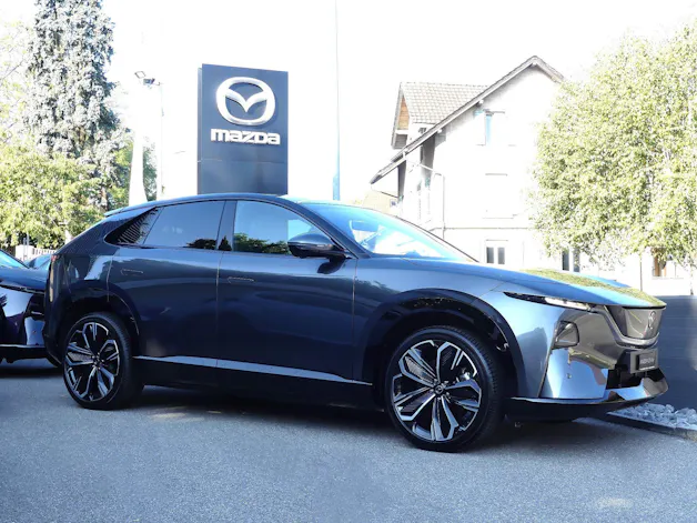 MAZDA CX-6e Takumi