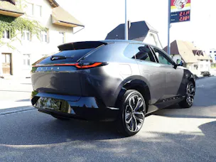 MAZDA CX-6e Takumi