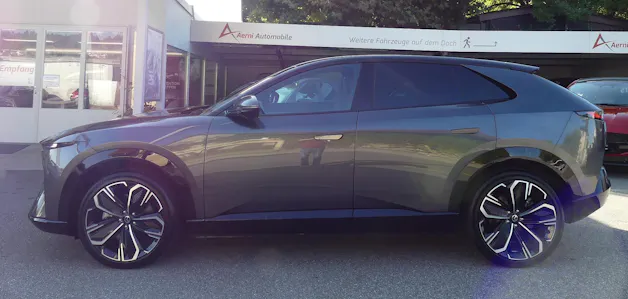 MAZDA CX-6e Takumi