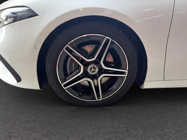 MERCEDES-BENZ A-Klasse W177 A 220 AMG Line 4m