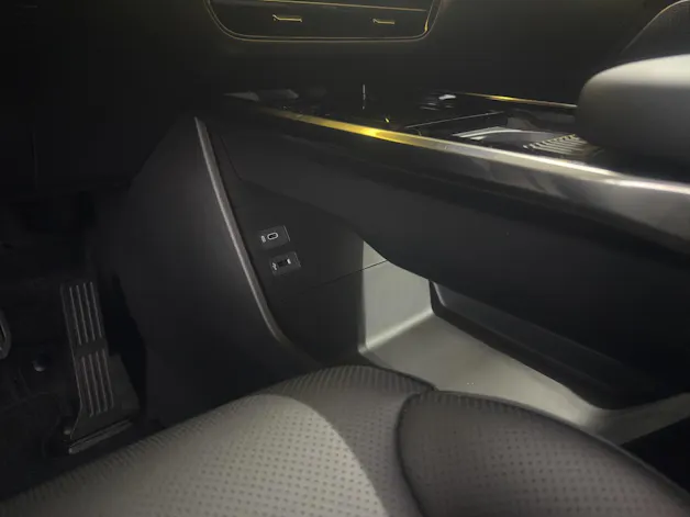 MAZDA CX-6e Takumi