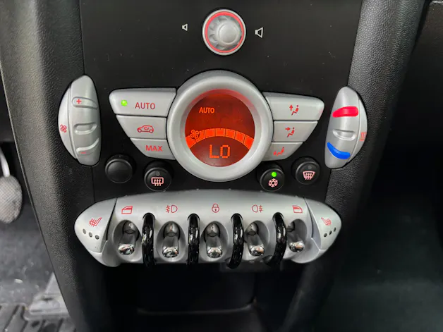 MINI R56 1.6i Cooper