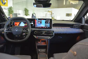 RENAULT R4 E-Tech Comfort Range plein sud techno