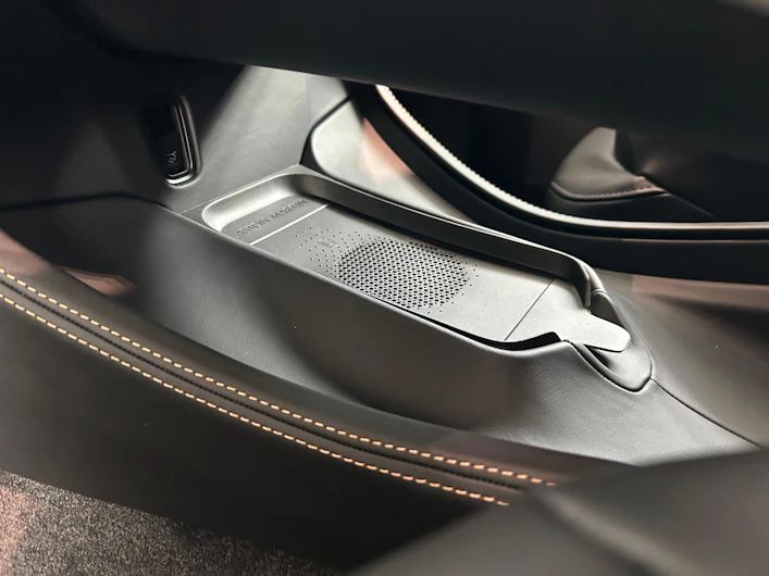 Fahrzeugbild ASTON MARTIN DBX