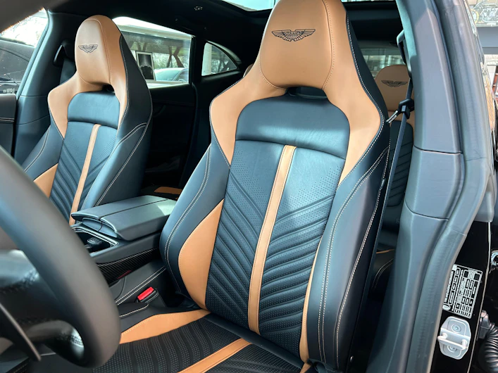 Fahrzeugbild ASTON MARTIN DBX