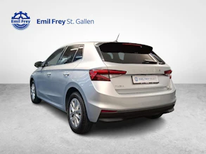 https://vehicle.imgix.net/4466229/647e87de-ee82-47ce-8cdf-fef1463fcfba.jpg