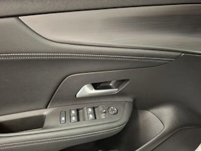 https://vehicle.imgix.net/4466231/d87fb3cf-ee0f-4386-8192-d03eb156deae.jpg