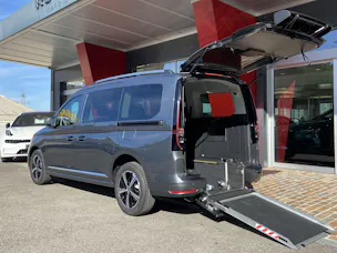 VW Caddy 1.5TSI DSG Kombi Maxi Premium Rollstuhltransport 5+1 Sitze