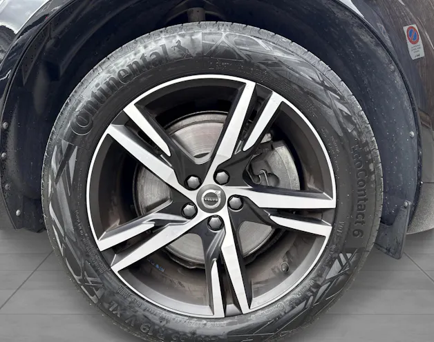 VOLVO XC60 2.0 B4 MH Momentum AWD