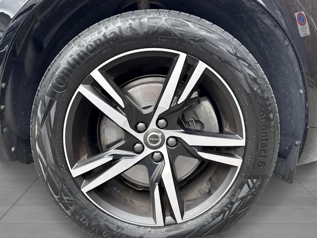 VOLVO XC60 2.0 B4 MH Momentum AWD