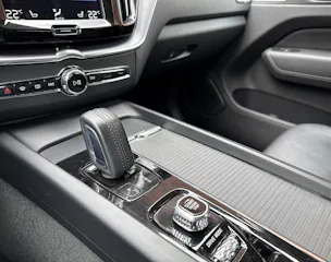 VOLVO XC60 2.0 B4 MH Momentum AWD